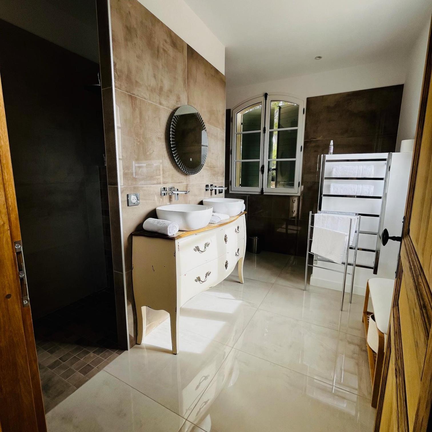 La Soleillade Aixoise Bed & Breakfast เอ็ก-ซอง-โพรวองซ์ ภายนอก รูปภาพ